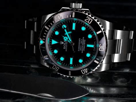 rolex sub lume glow